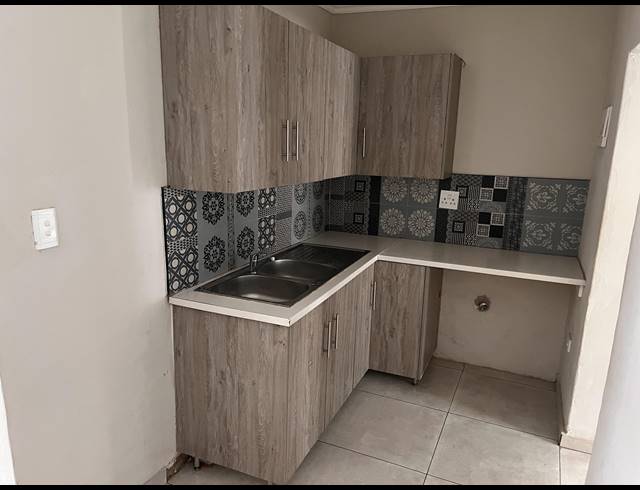 2 BEDROOM APARTMENT FOR SALE IN FLORIDA LAKE